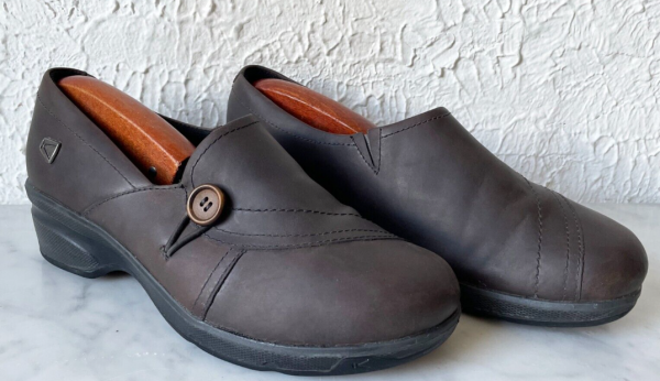 Sepatu Moccasin dengan Aksen Kancing
